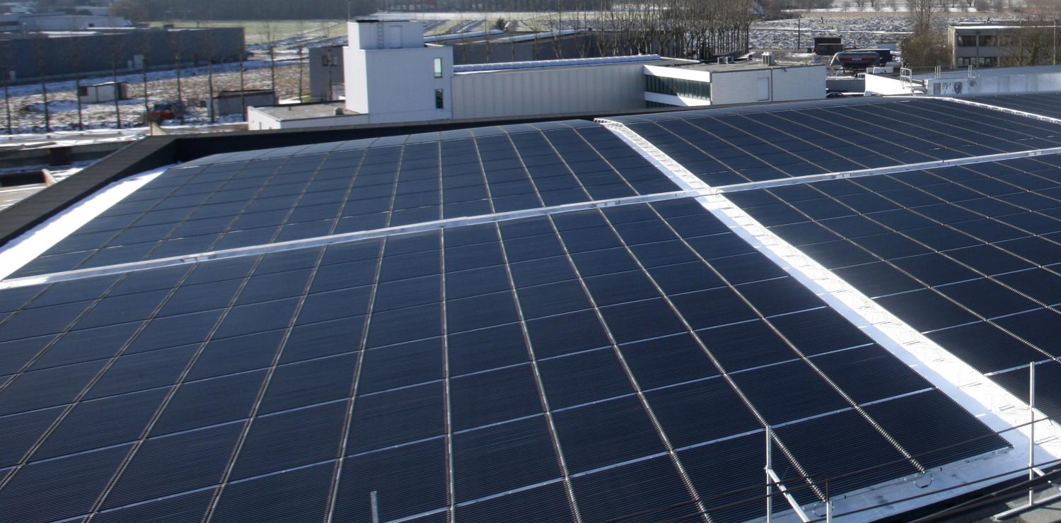 Zonnepanelen, totaal geïnstalleerd vermogen 432 kW
